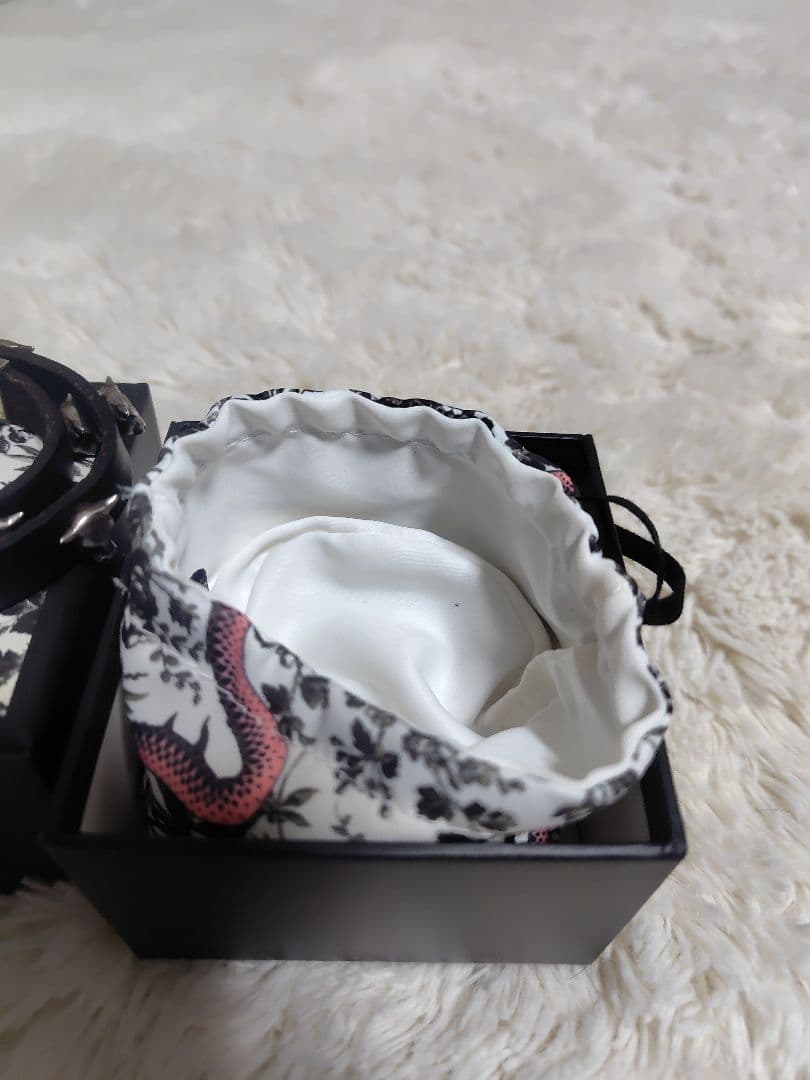 GUCCI ブラックレザーブレスレット