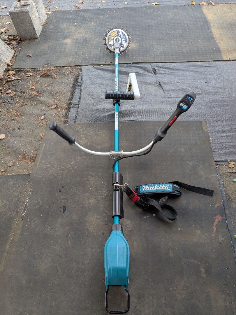 マキタ草刈機40Vmax スーパーカルマー、トリマーハンドル付。バッテリーなし