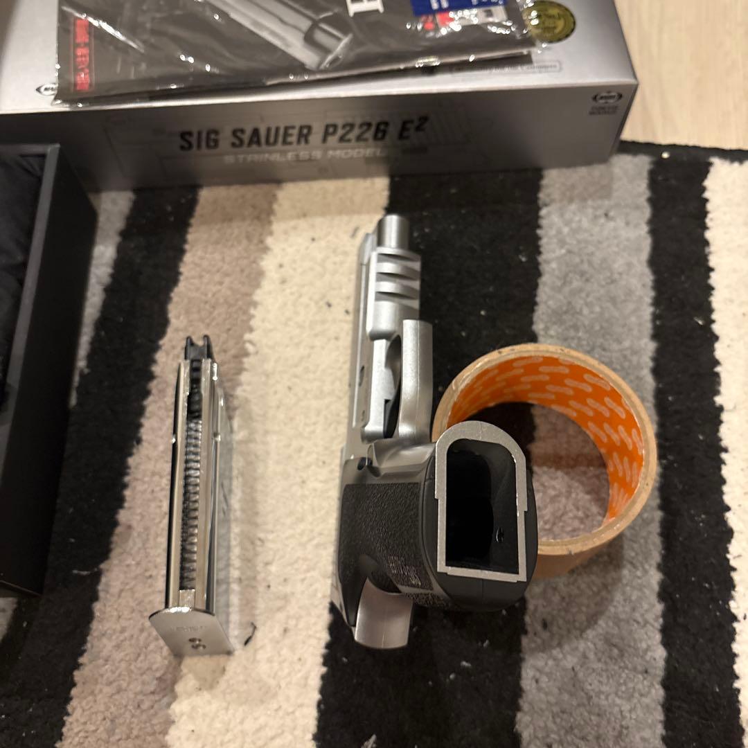 東京マルイ SIG SAUER P226 E2 ステンレス　ガスブローバック