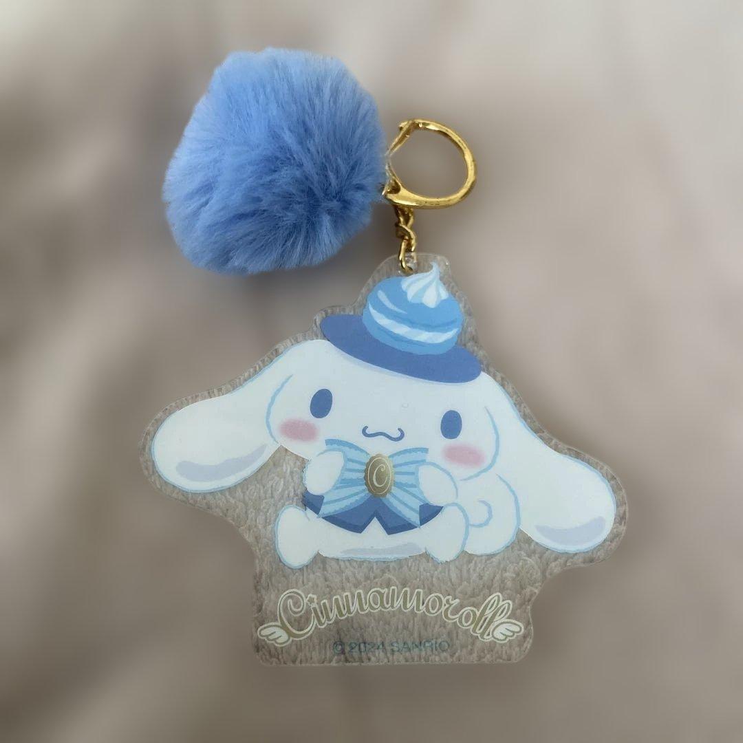 シナモンロール アクリルキーホルダー ファー付き