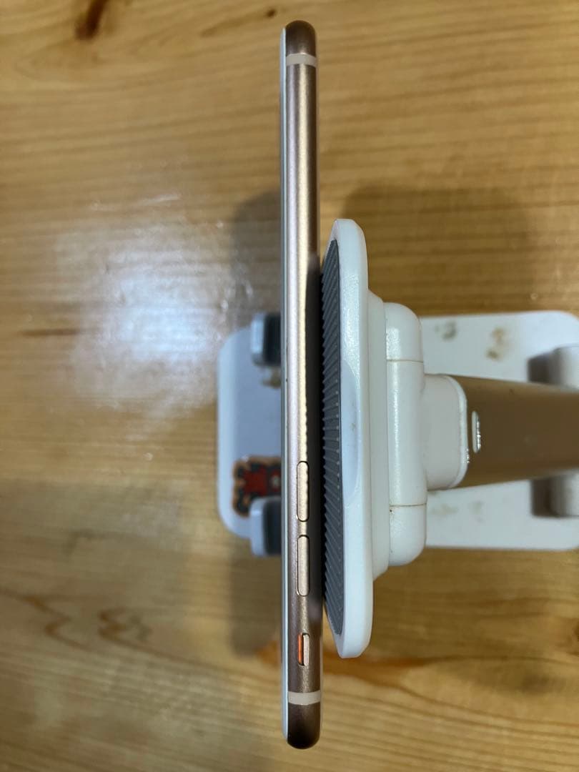 iPhone8 ゴールド　64GB SIMフリー 本体 充電器付き