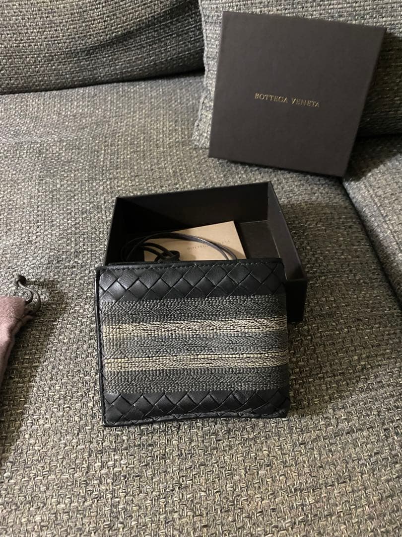 ボッテガヴェネタ二つ折り財布　美品 国内正規品 イントレチャート