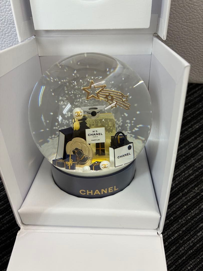 シャネル　ビューティー　スノードーム　2025