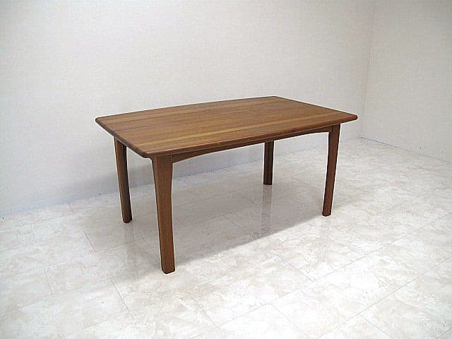 北欧ヴィンテージ Dyrlund デューロン チーク無垢材ダイニングテーブル