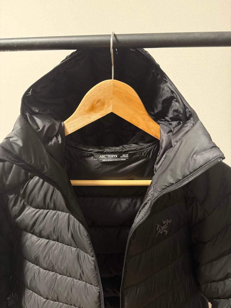 ARC'TERYX ブラックダウンジャケット ソリウムXS