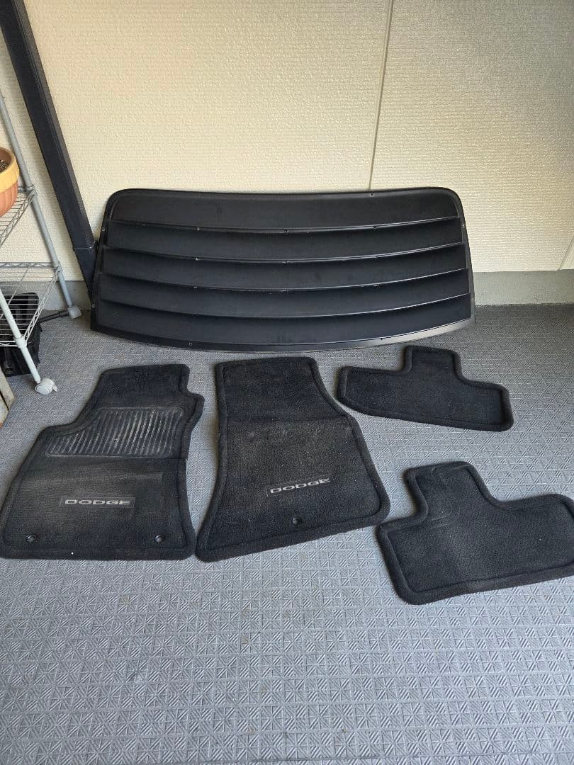 Dodge リアシールドとフロアマット 4枚セット