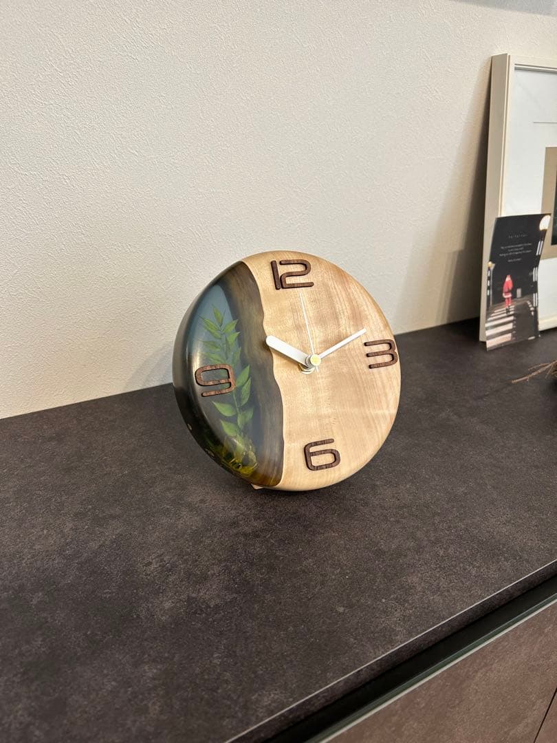 栃の木×レジンのボタニカル置き時計