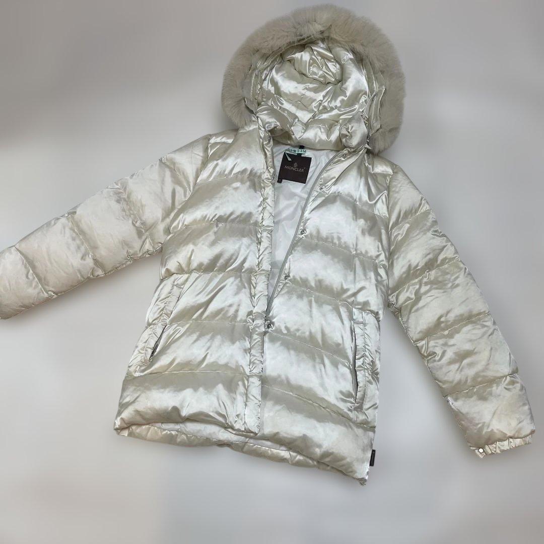 本日のみ日曜セール　MONCLER✩︎モンクレール　ダウンジャケット アイボリー