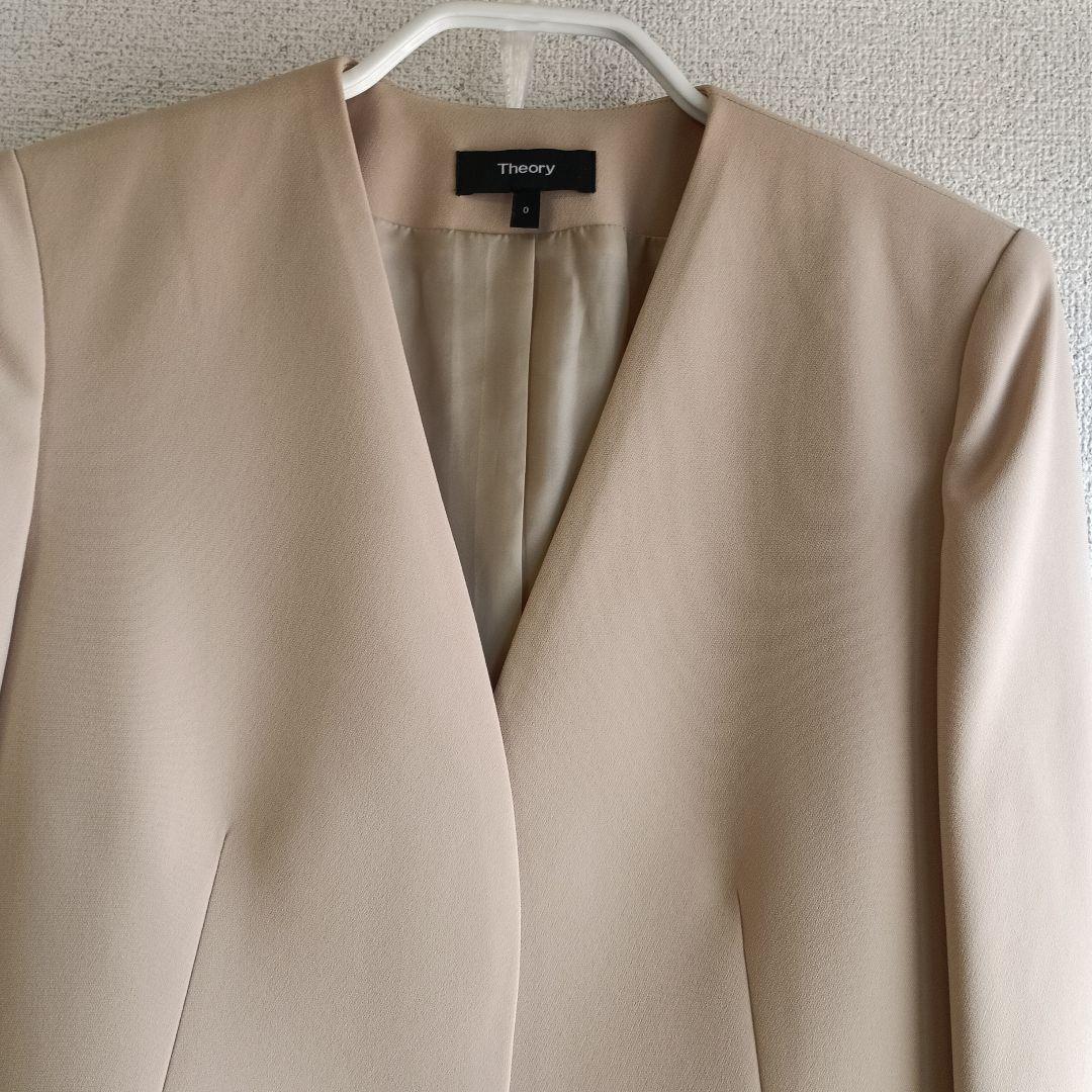 Theory ベージュ パンツスーツ