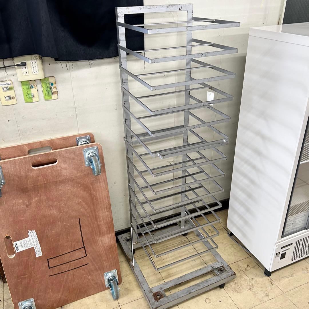 1091【戸塚区引取り歓迎！割引あり】ベーカリー　トンボラック　キャスター付き