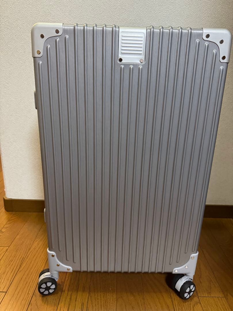 スーツケース キャリーケース 機内持ち込み可 超軽量 TSAロック付 シルバー