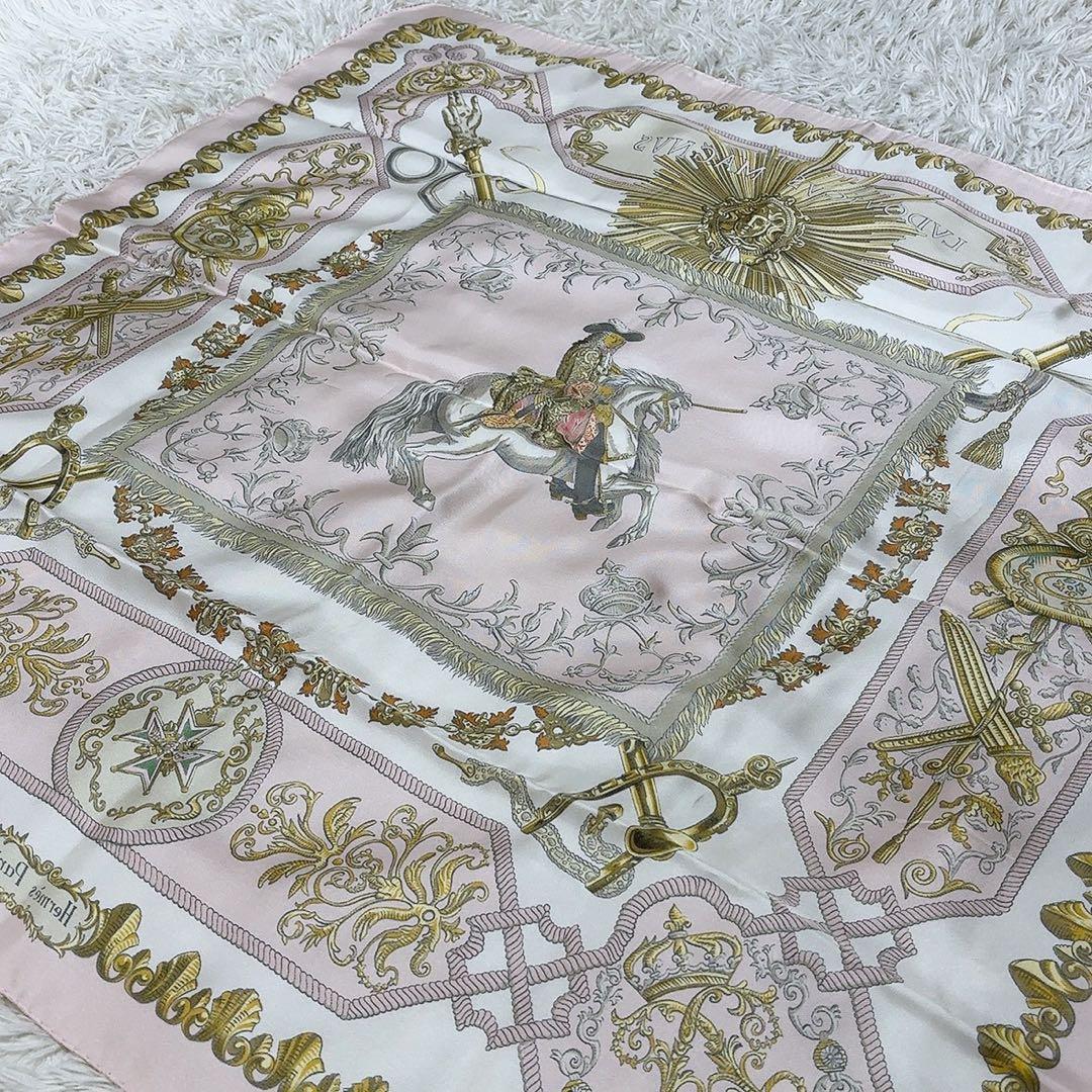 美品 エルメス カレ90 白い馬に跨ったルイ14世 スカーフ 総柄 HERMES