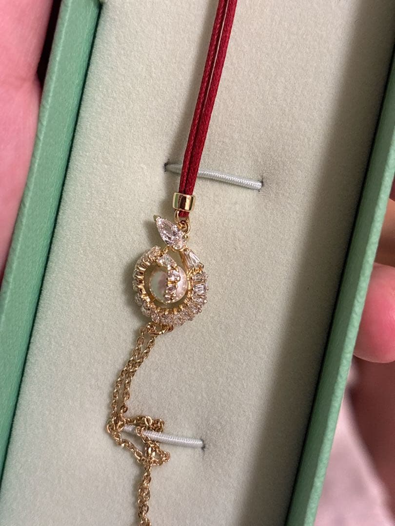 T.M【新品】SWAROVSKI 辰型ブレスレット