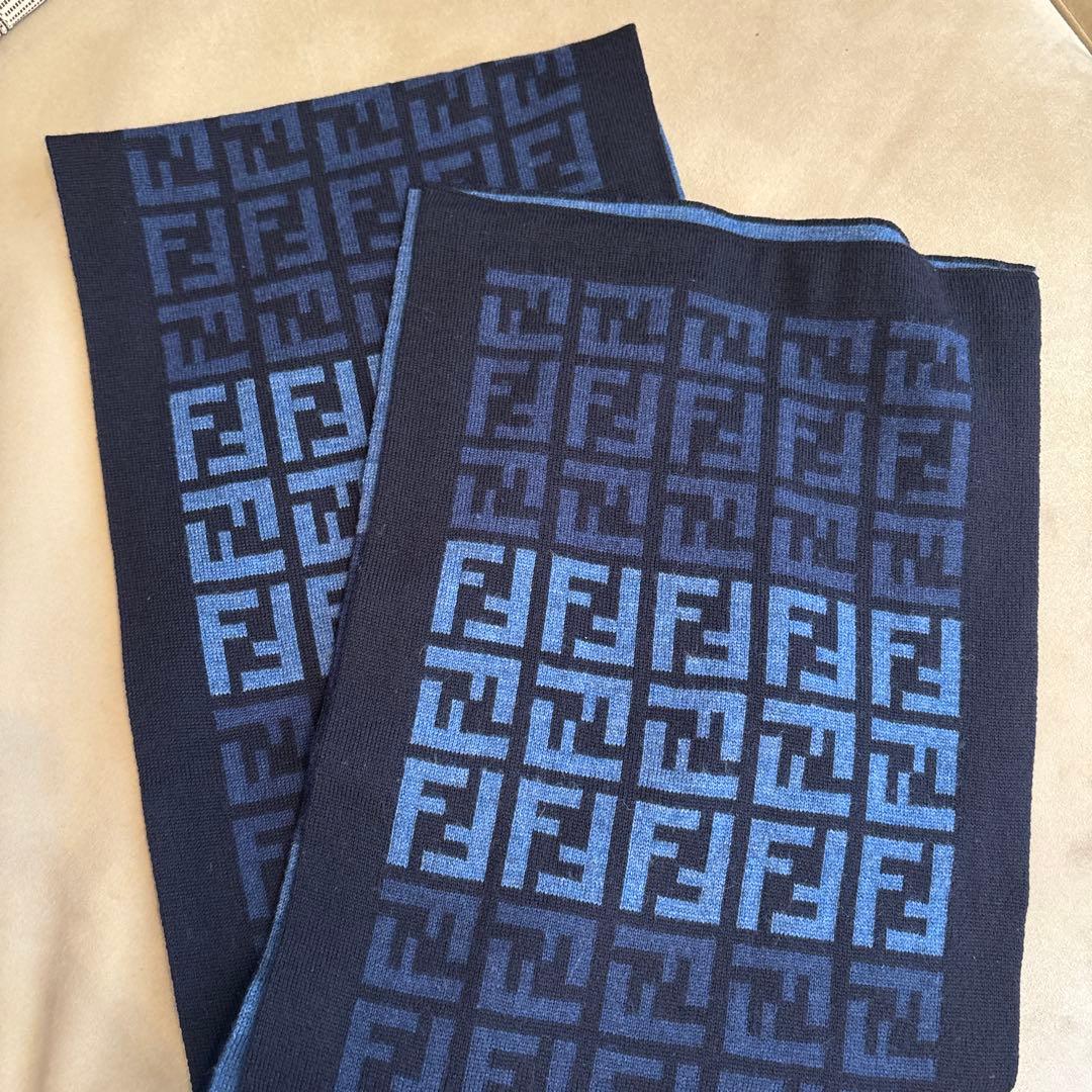 クリーニング済FENDIロゴパターン ニット　ロングマフラー