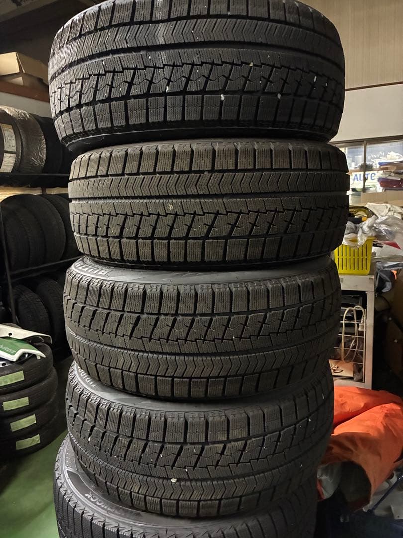 スタッドレスタイヤ 215.45.17インチ4本セット　ブリザック