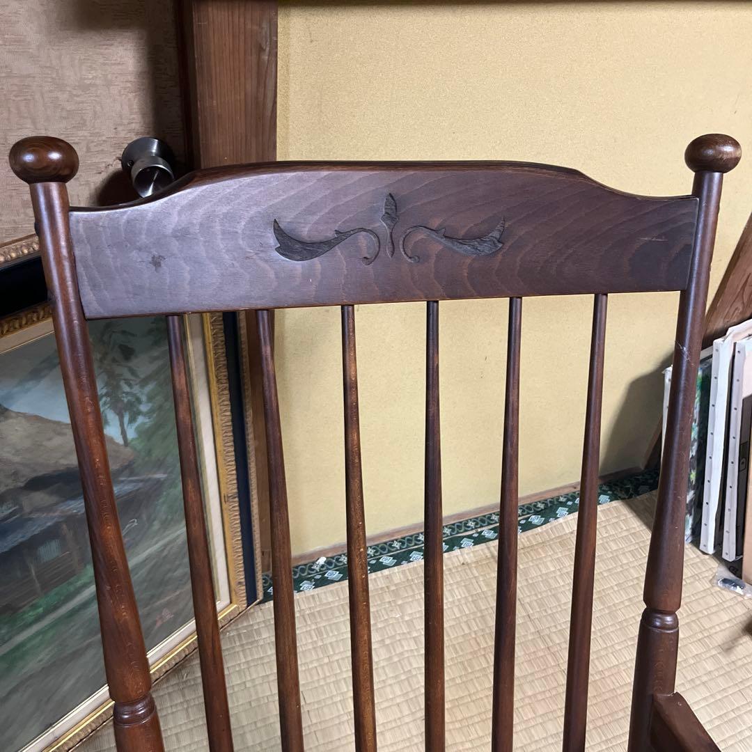 レトロな木製のロッキングチェア