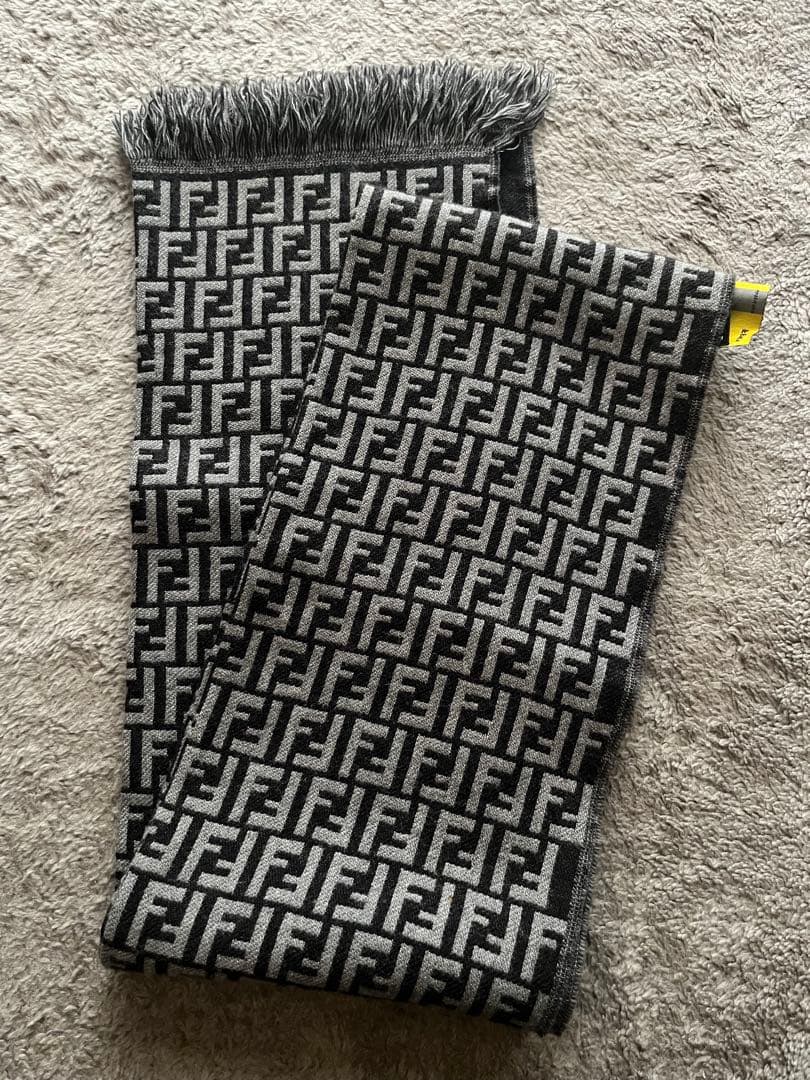 FENDI ズッカ柄　マフラー グレー/ブラック　未使用に近い