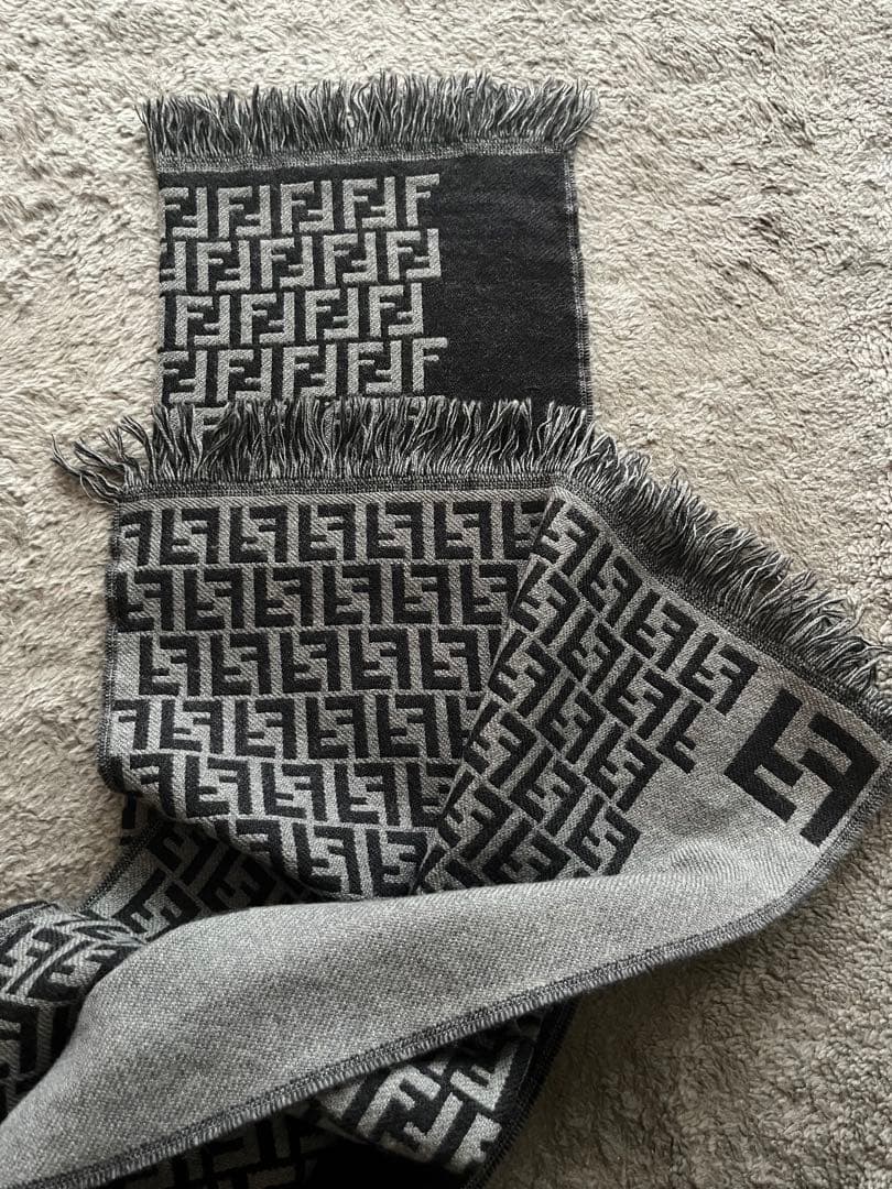 FENDI ズッカ柄　マフラー グレー/ブラック　未使用に近い