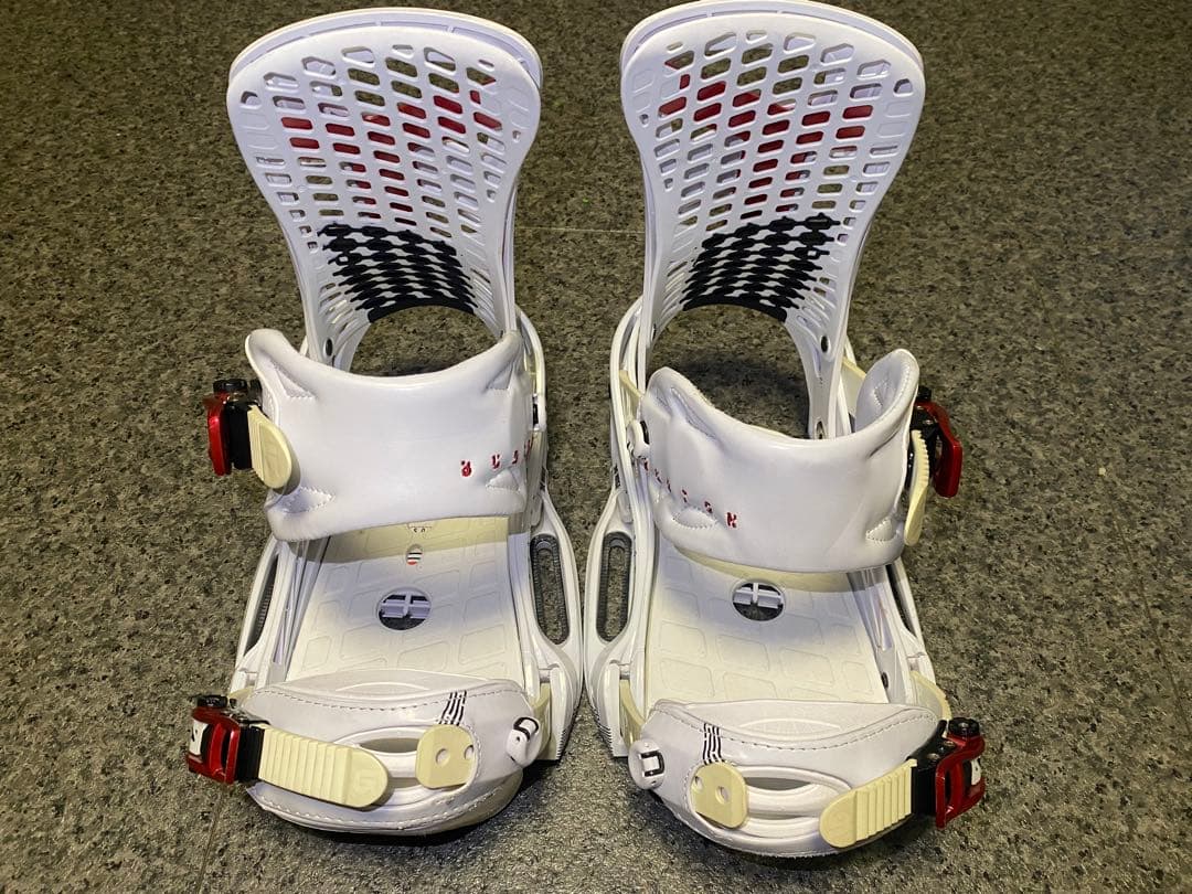 ならんならん burton genesis s 白 cartel s 黒
