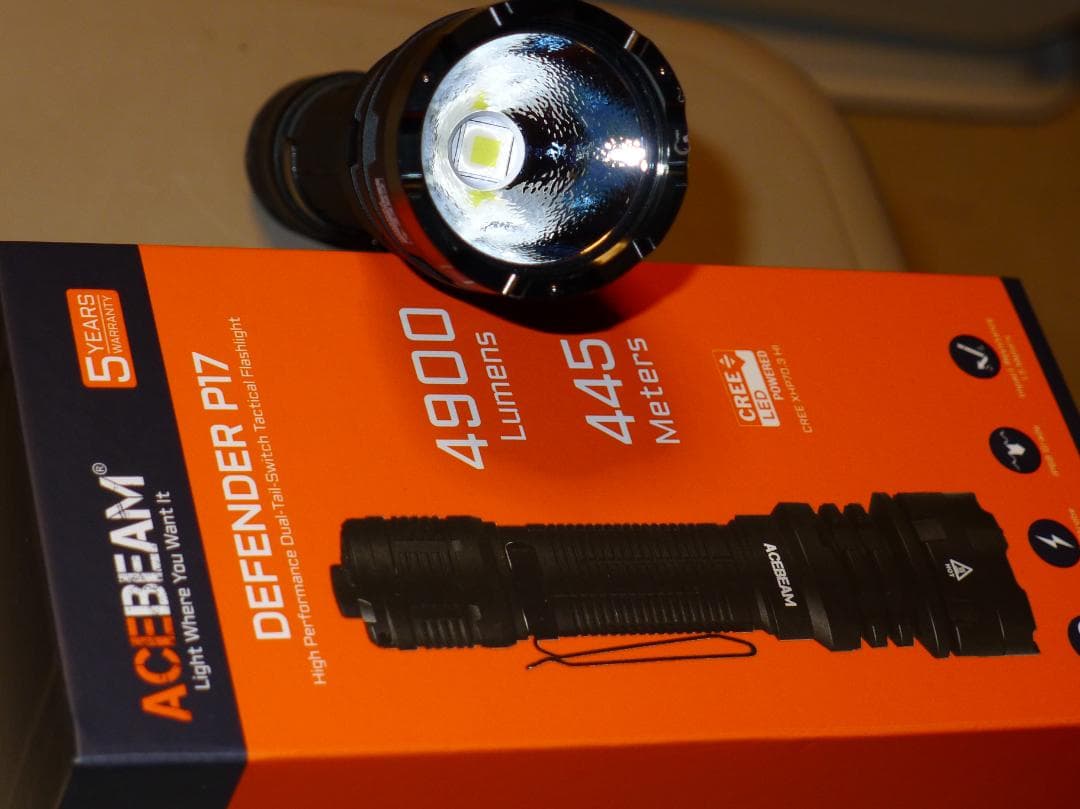 ACEBEAM DEFENDER P17 　XHP70.3 HI搭載
