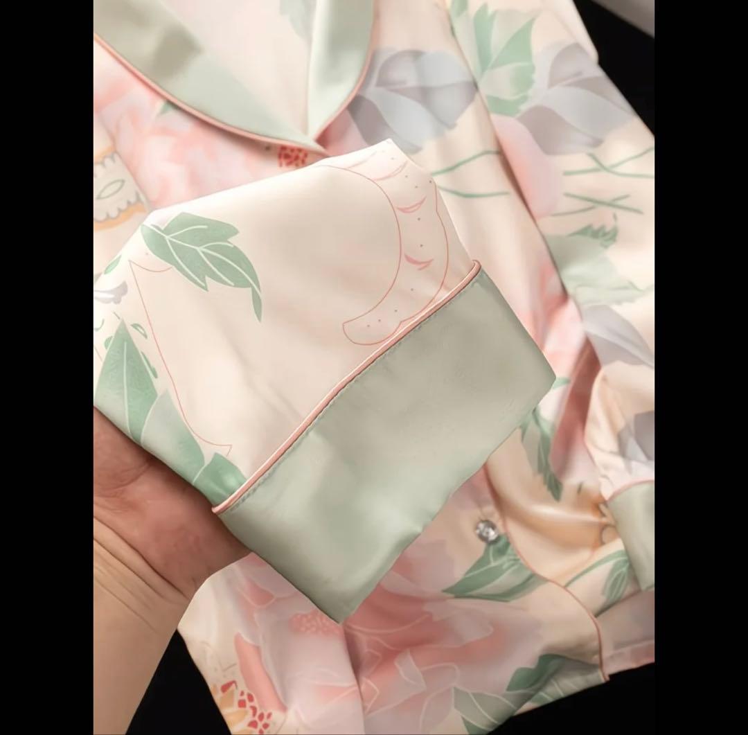 【箱なし】新品　中国お土産　100%シルク 花模様　パジャマ L 上下セット