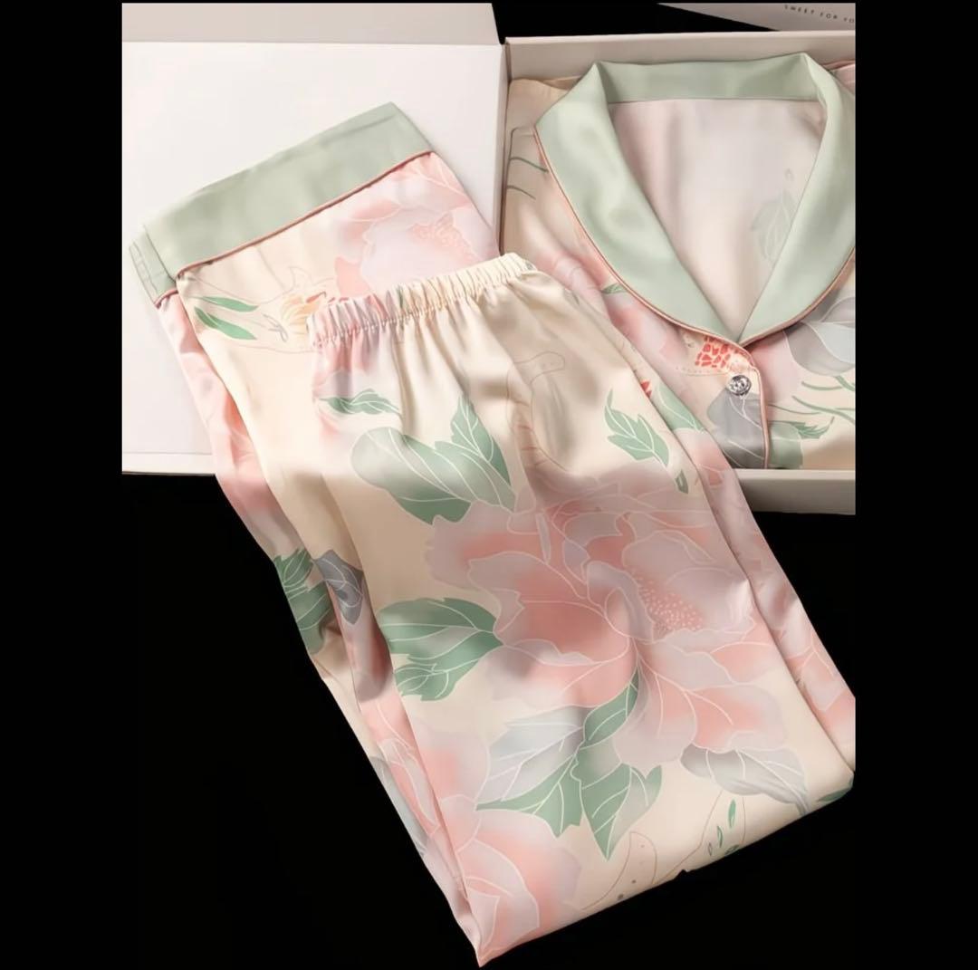 【箱なし】新品　中国お土産　100%シルク 花模様　パジャマ L 上下セット