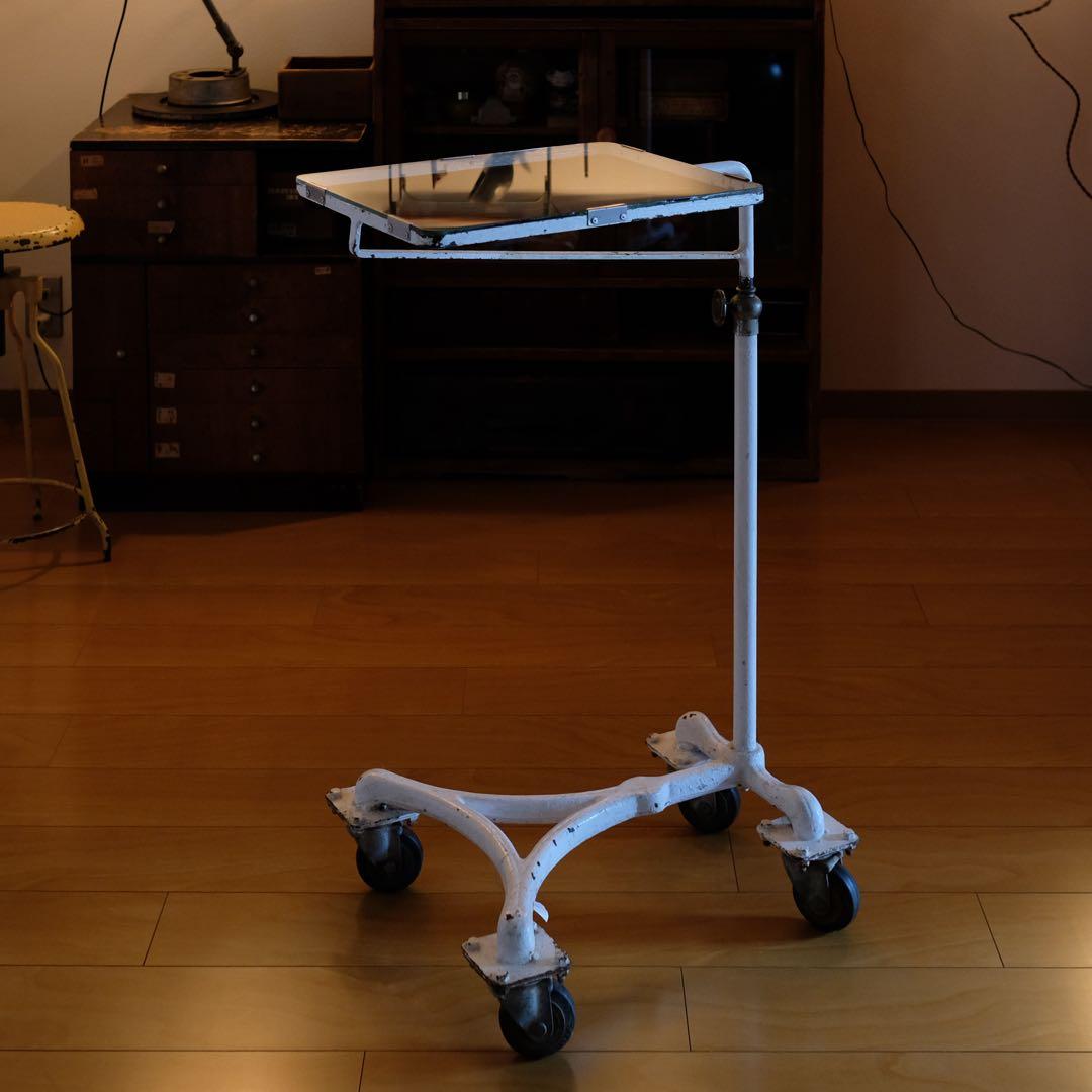 日本昭和時代（1950年頃）HIKARI製の医療用可動テーブル