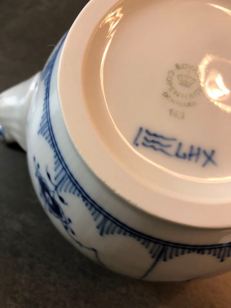 ブルーフルーテッド ハーフレース ティーポット　1000ml