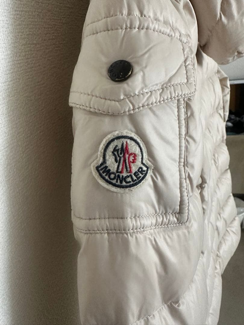 MONCLER フード付きベージュダウンジャケット