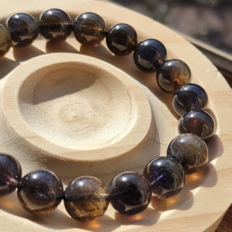 太陽の煌めきで内面を整える力を秘めた｜アイオライトサンストーン｜10mmブレス