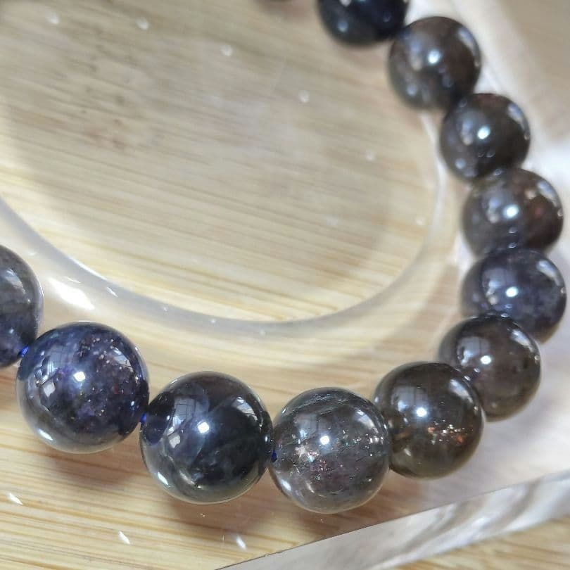 太陽の煌めきで内面を整える力を秘めた｜アイオライトサンストーン｜10mmブレス