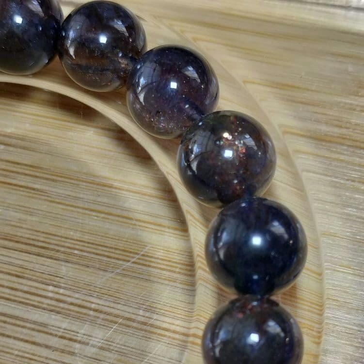 太陽の煌めきで内面を整える力を秘めた｜アイオライトサンストーン｜10mmブレス