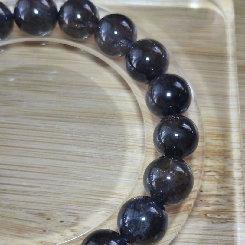 太陽の煌めきで内面を整える力を秘めた｜アイオライトサンストーン｜10mmブレス