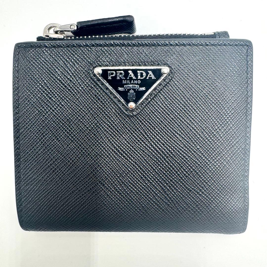 【未使用品級✨】プラダ サフィアーノ 二つ折り財布 ロゴプレート 2ML049