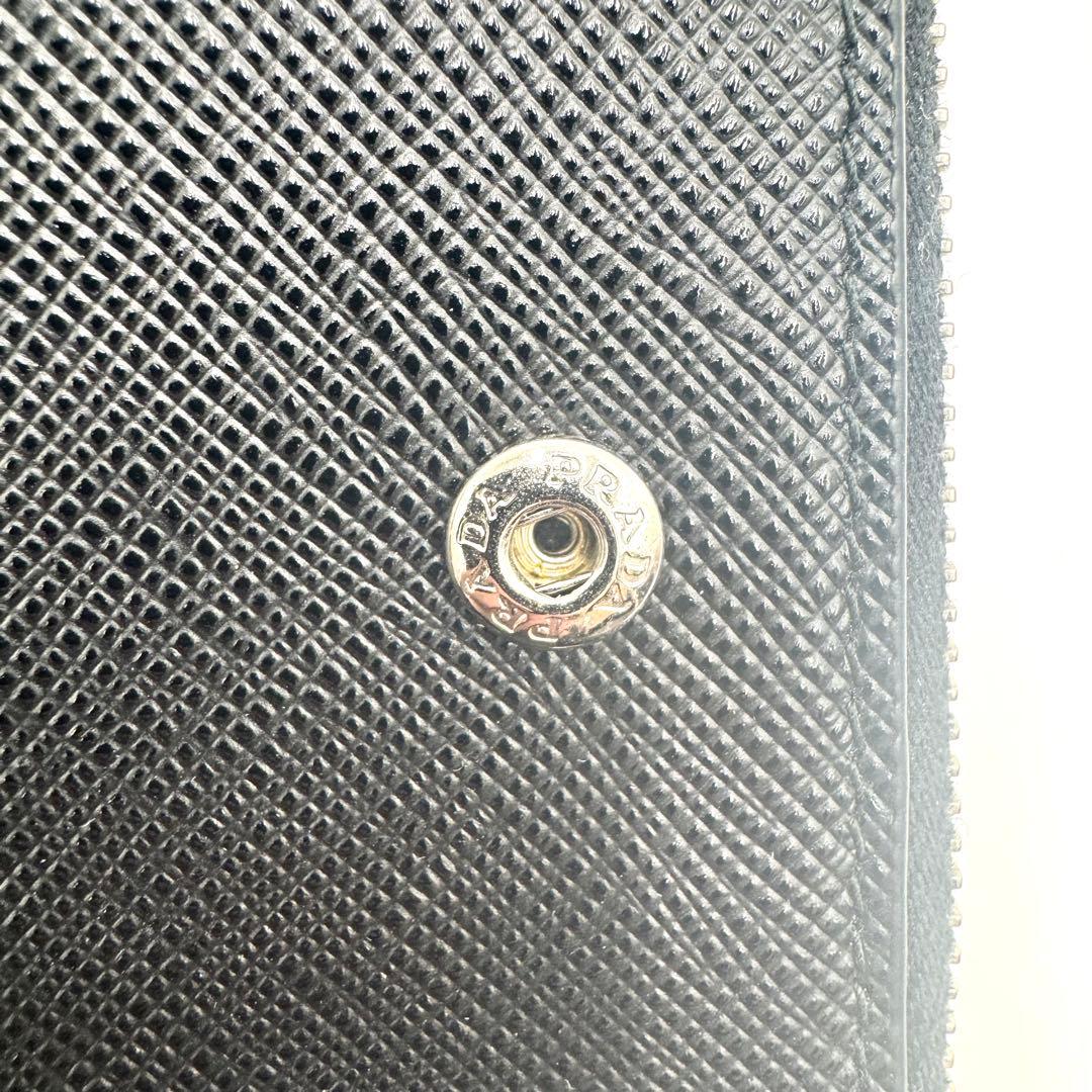 【未使用品級✨】プラダ サフィアーノ 二つ折り財布 ロゴプレート 2ML049