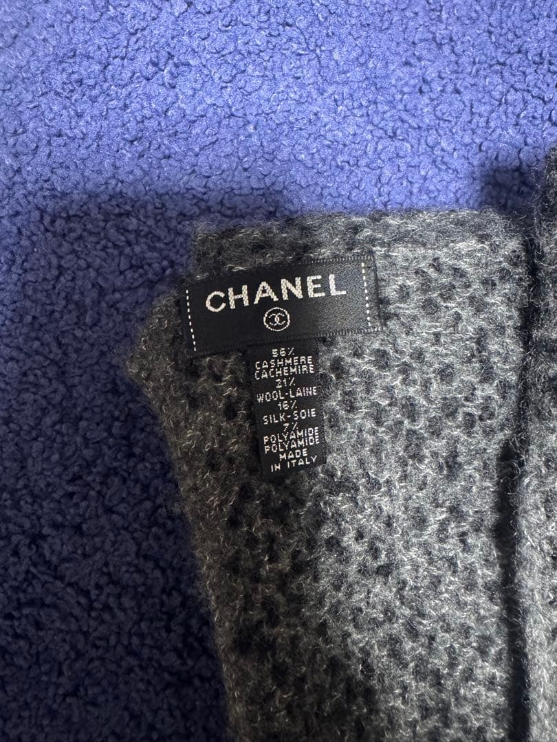 CHANEL グレー系 マフラー ロゴ入り