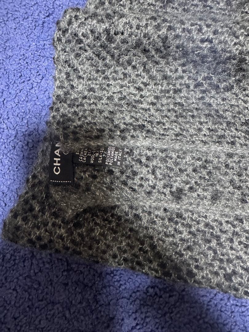 CHANEL グレー系 マフラー ロゴ入り