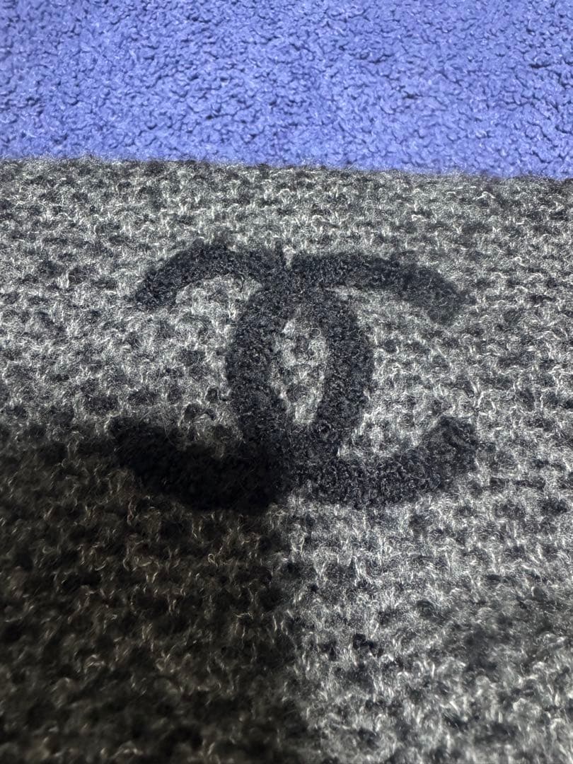 CHANEL グレー系 マフラー ロゴ入り