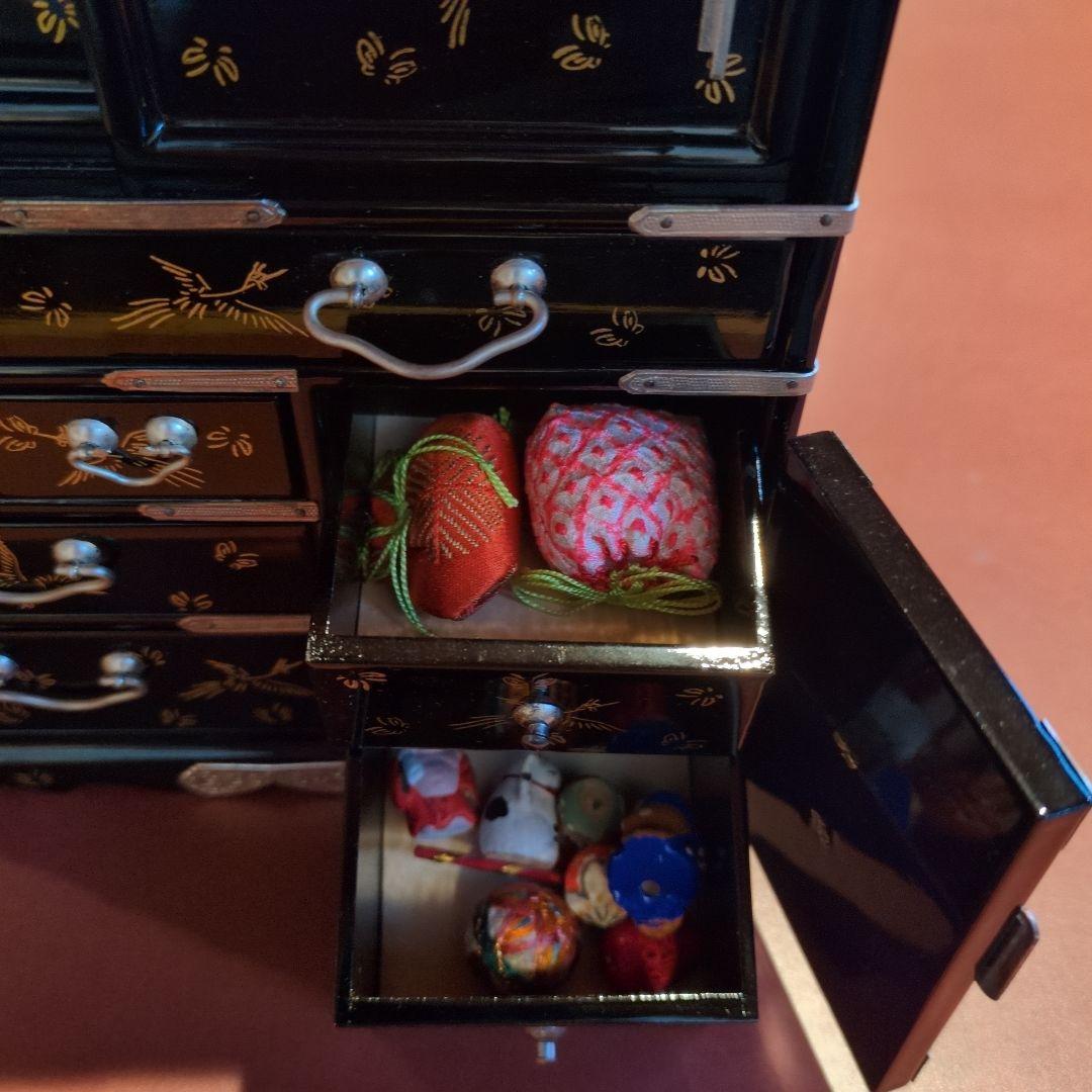 京都田中彌「蝶鳥蒔絵　手箪笥」雛飾り