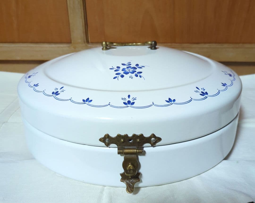 セール！アンティーク　ブレッドケース　丸形！