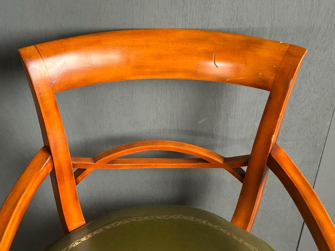 ヨーロピアン　クラシック　アームチェア　リベット打ち　イタリア　ロココ　nz