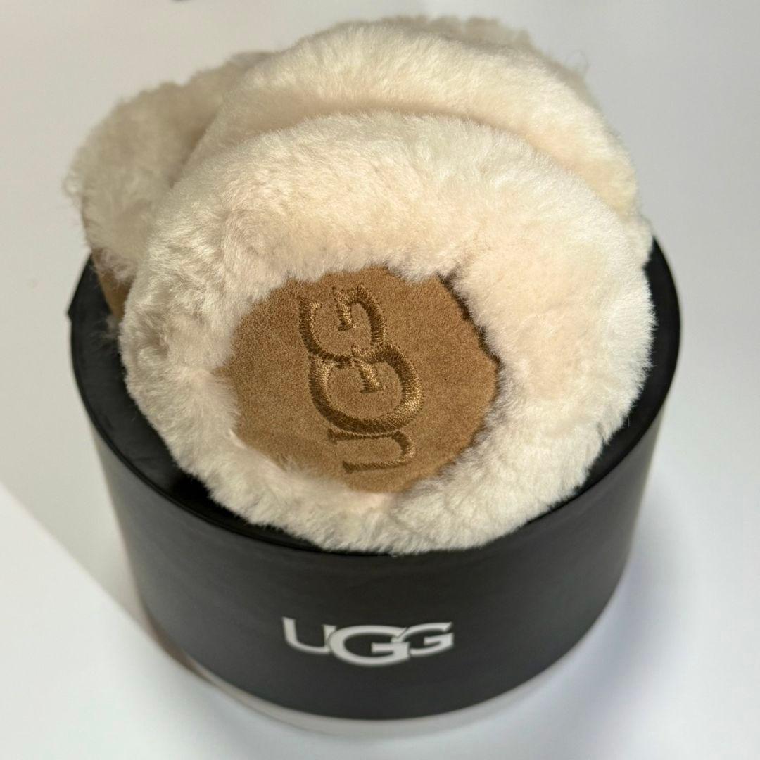 【新品・未使用】UGG Sheepskin Embroidery Earmuff