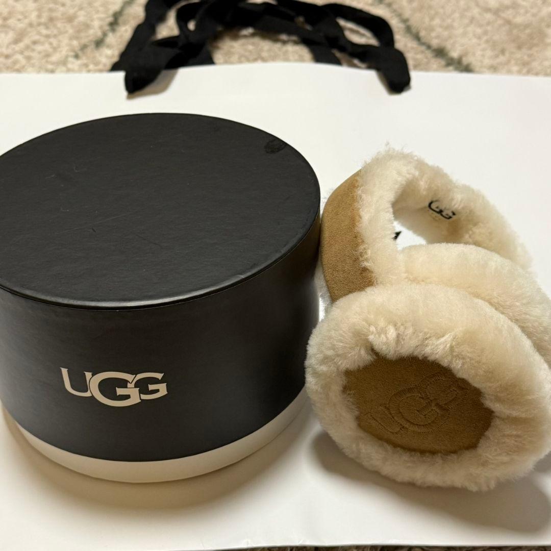 【新品・未使用】UGG Sheepskin Embroidery Earmuff