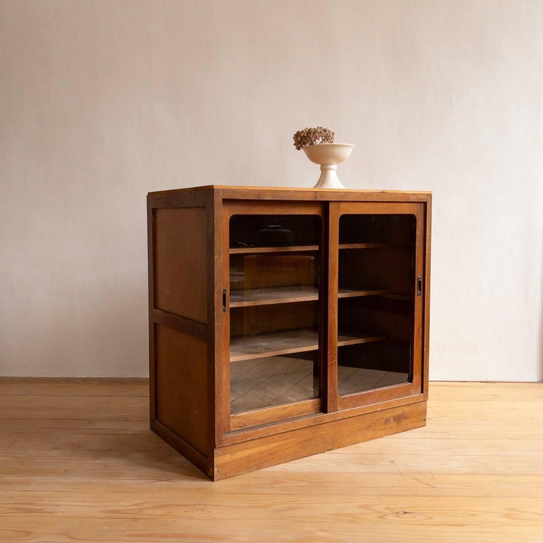 ガラス棚　木製　収納棚　引き戸　古道具　古家具　アンティーク