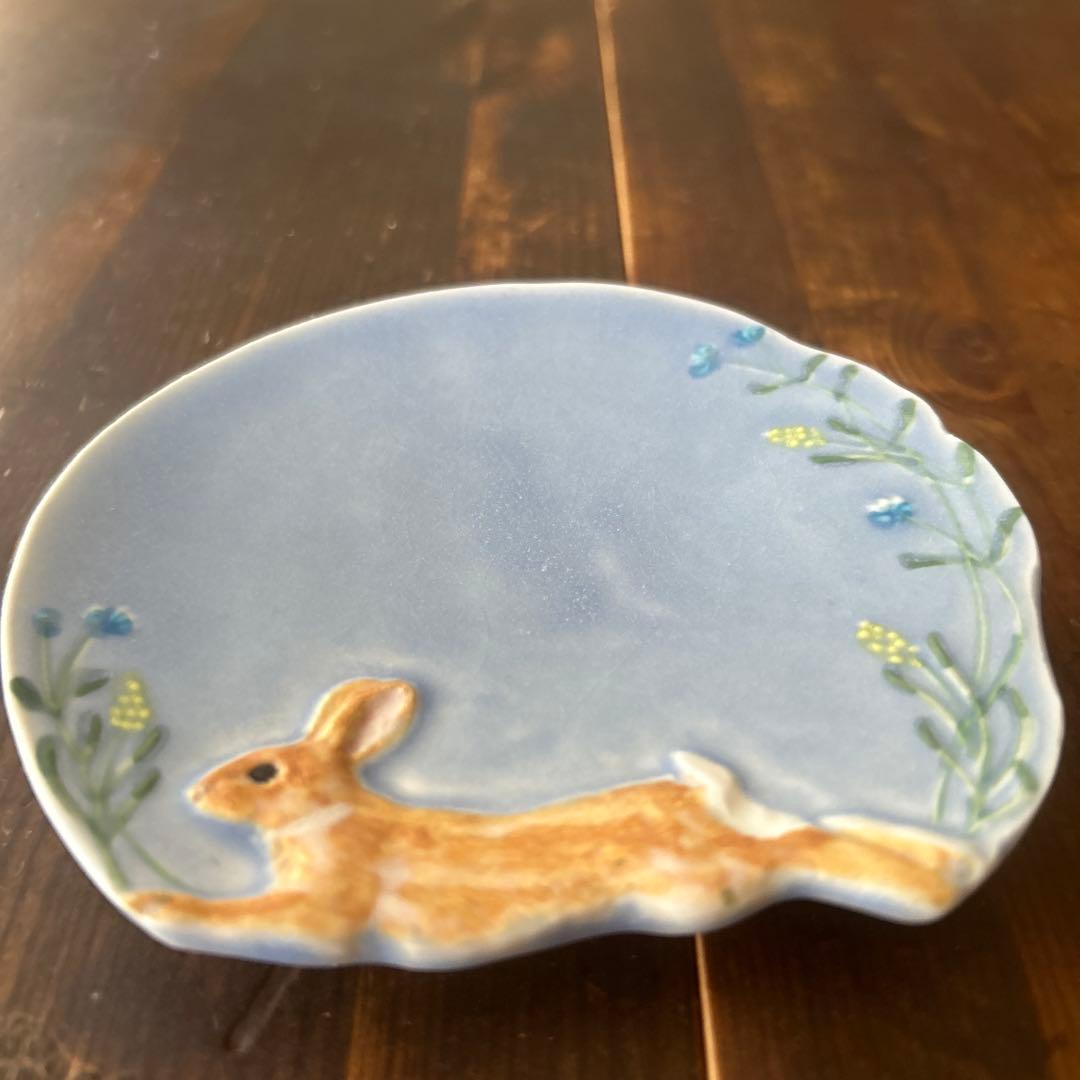 作家　陶芸作家　うつわやみたす　プレート　うさぎ