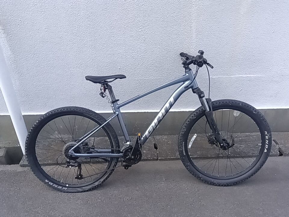 GIANT　TALON　Mサイズ タロン　浜松市引き取限定　MTB　ダート未使用