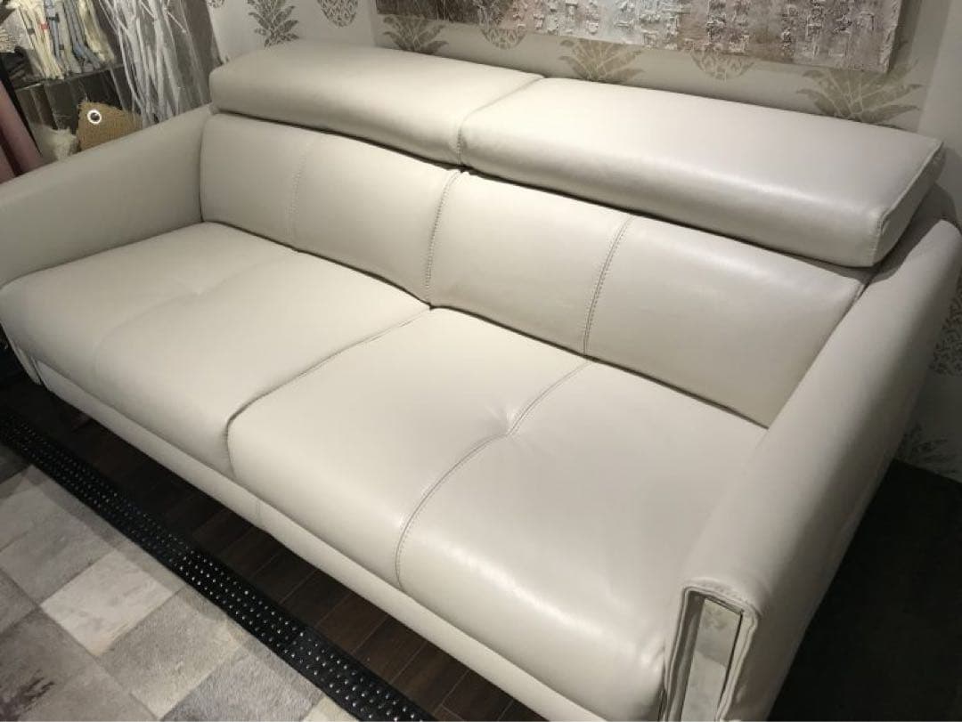 オフホワイト　レザー 革張り　2人掛けソファ 使用感あり