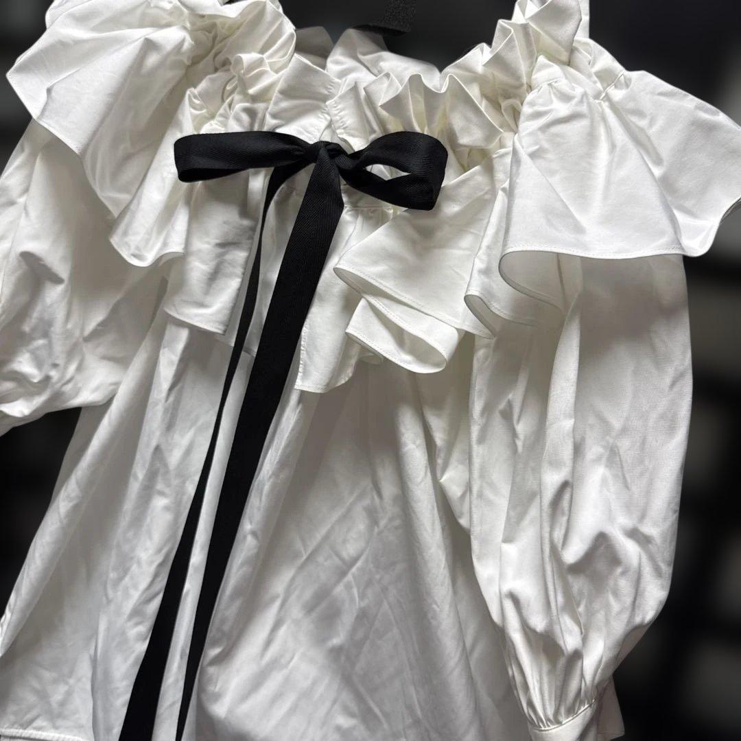 り*休様 RIKOリコラッピングリボンブラウス白フリルLittle By Lit