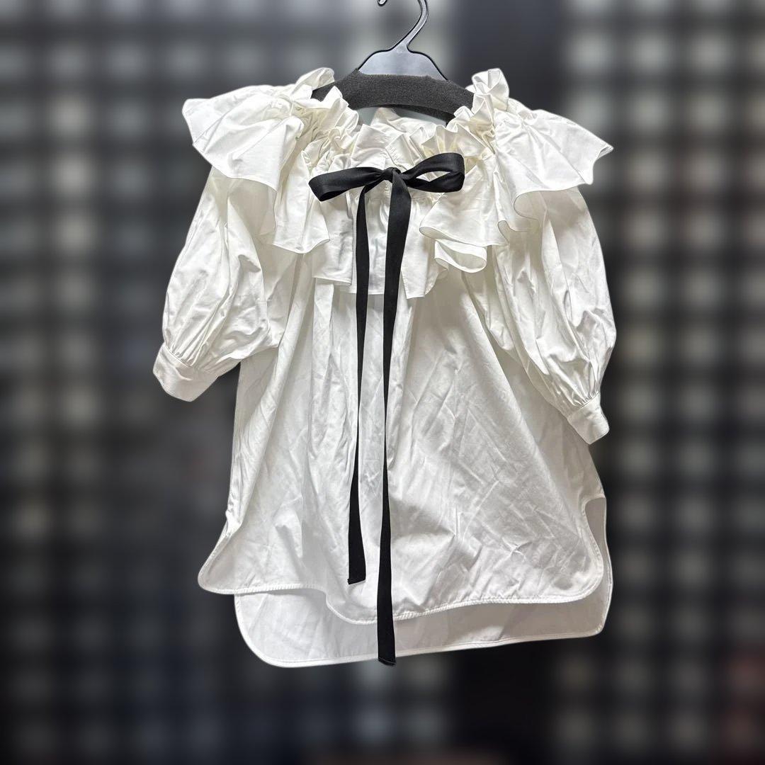 り*休様 RIKOリコラッピングリボンブラウス白フリルLittle By Lit