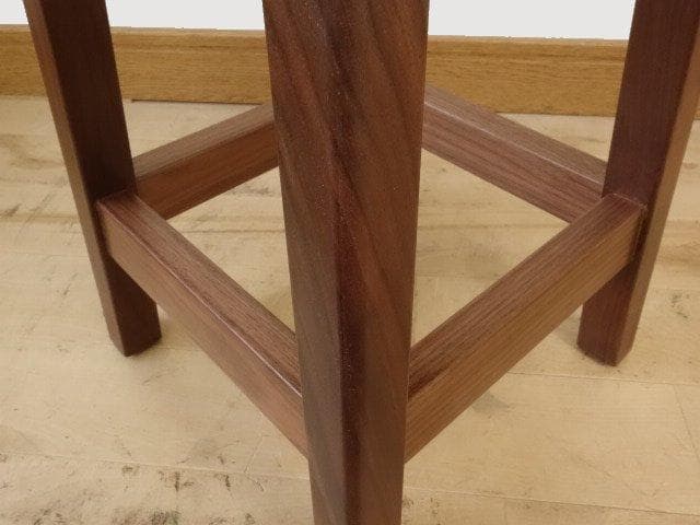 北海道手作り家具　ウォールナット材　スツールB